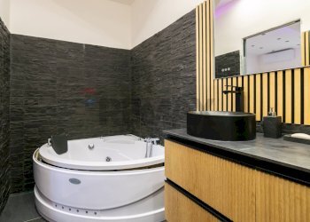 Bagno - Quadrilocale via del pompelmo
 
18, Catania - foto 12