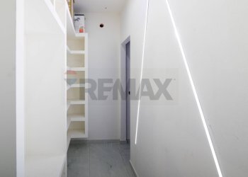 Hall / corridoio - Quadrilocale via del pompelmo
 
18, Catania - foto 15