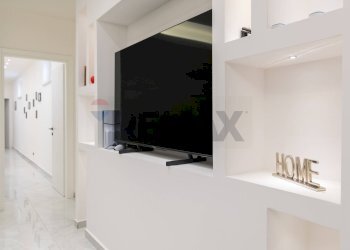 Hall / corridoio - Quadrilocale via del pompelmo
 
18, Catania - foto 25