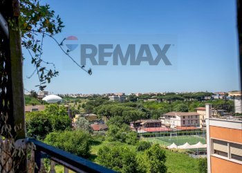 Vista dal terrazzo lato sud ovest - Quadrilocale Via Giovanni Fantoni
 
18, Roma - foto 31