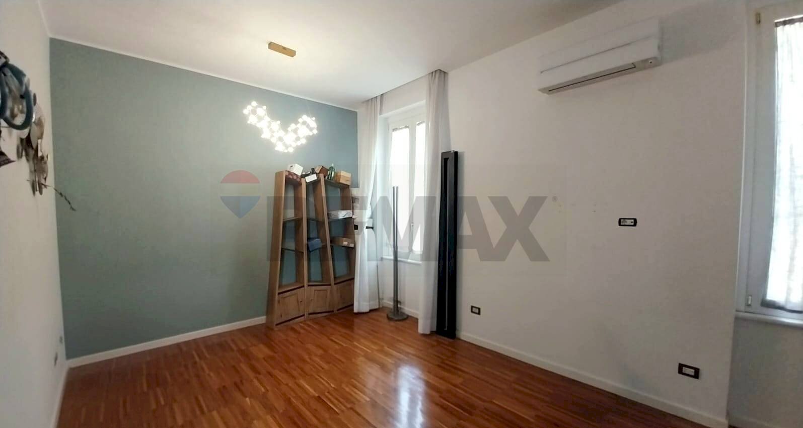 Stanza vuota - Two-room apartment Via Volpe
 
19, Salerno - photo 3