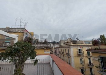 Edificio all\'aperto - Bilocale Via Volpe
19, Salerno - foto 9
