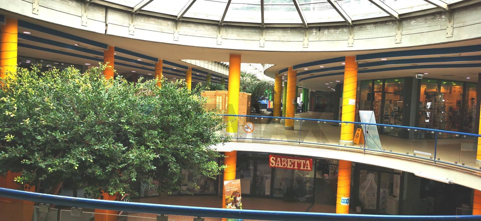 Edificio all\'aperto - Locale Commerciale Via San Leonardo
52, Salerno - foto 2