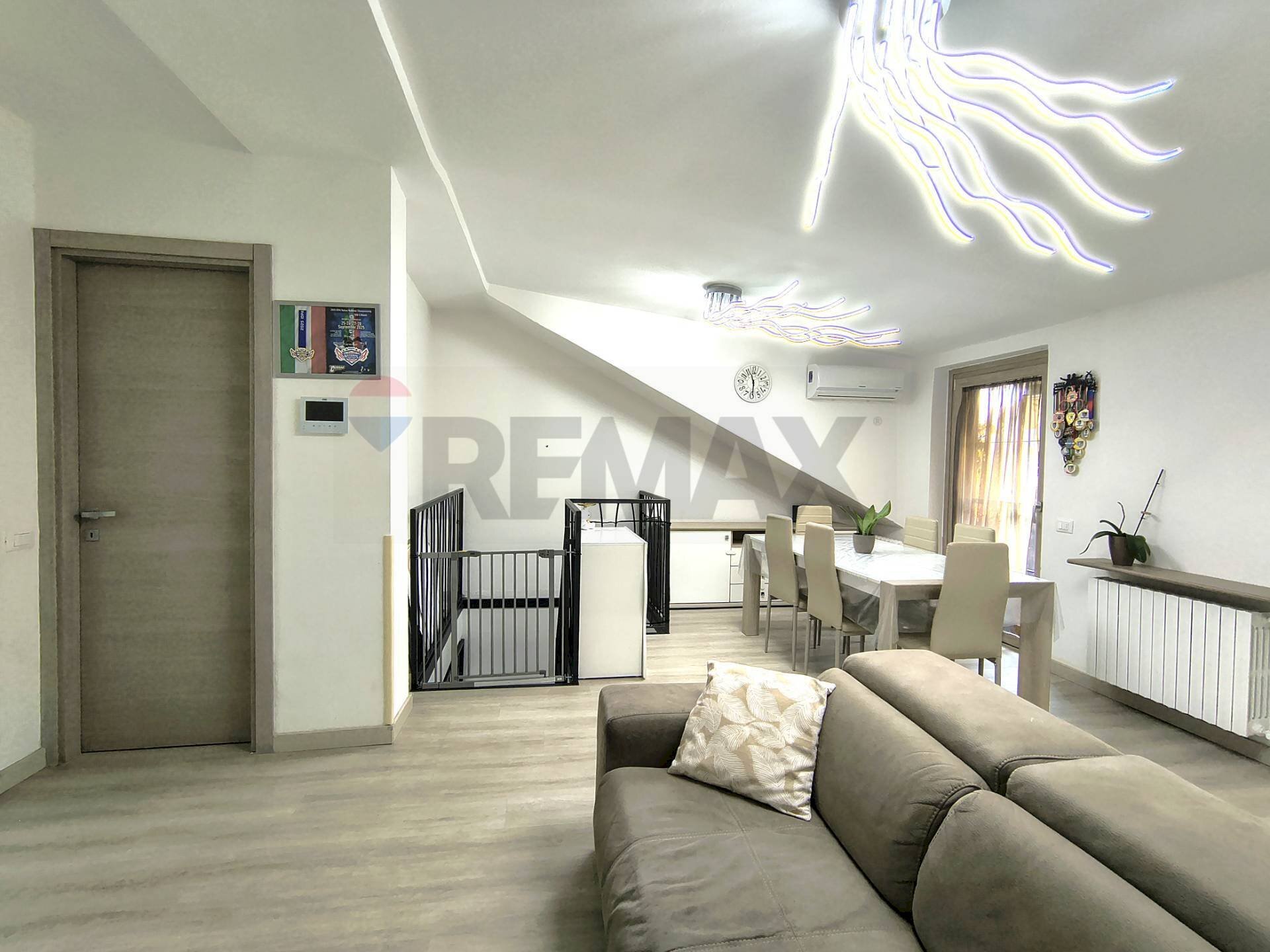 Sala da pranzo - Casa indipendente via Gabriele D'Annunzio
 
23, Canegrate - foto 3