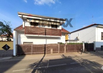 Casa all\'aperto - Independent house via Gabriele D'Annunzio
 
23, Canegrate - photo 1