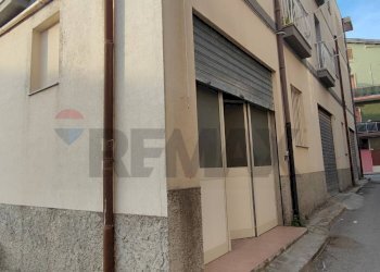 Edificio all\'aperto - Commercial Premises VIA TAGLIAMENTO
 
6, Caltagirone - photo 3