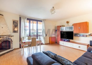 Sala da pranzo - Trilocale Via Libertà
 
22, Carpiano - foto 4