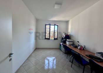 Ufficio - Trilocale Via Circumvallazione Parco Le Palme
 
105, Palma Campania - foto 15