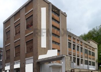 Edificio all\'aperto - Locale Commerciale Napoli - foto 1