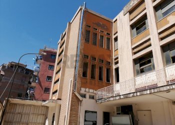 Edificio all\'aperto - Locale Commerciale Napoli - foto 4