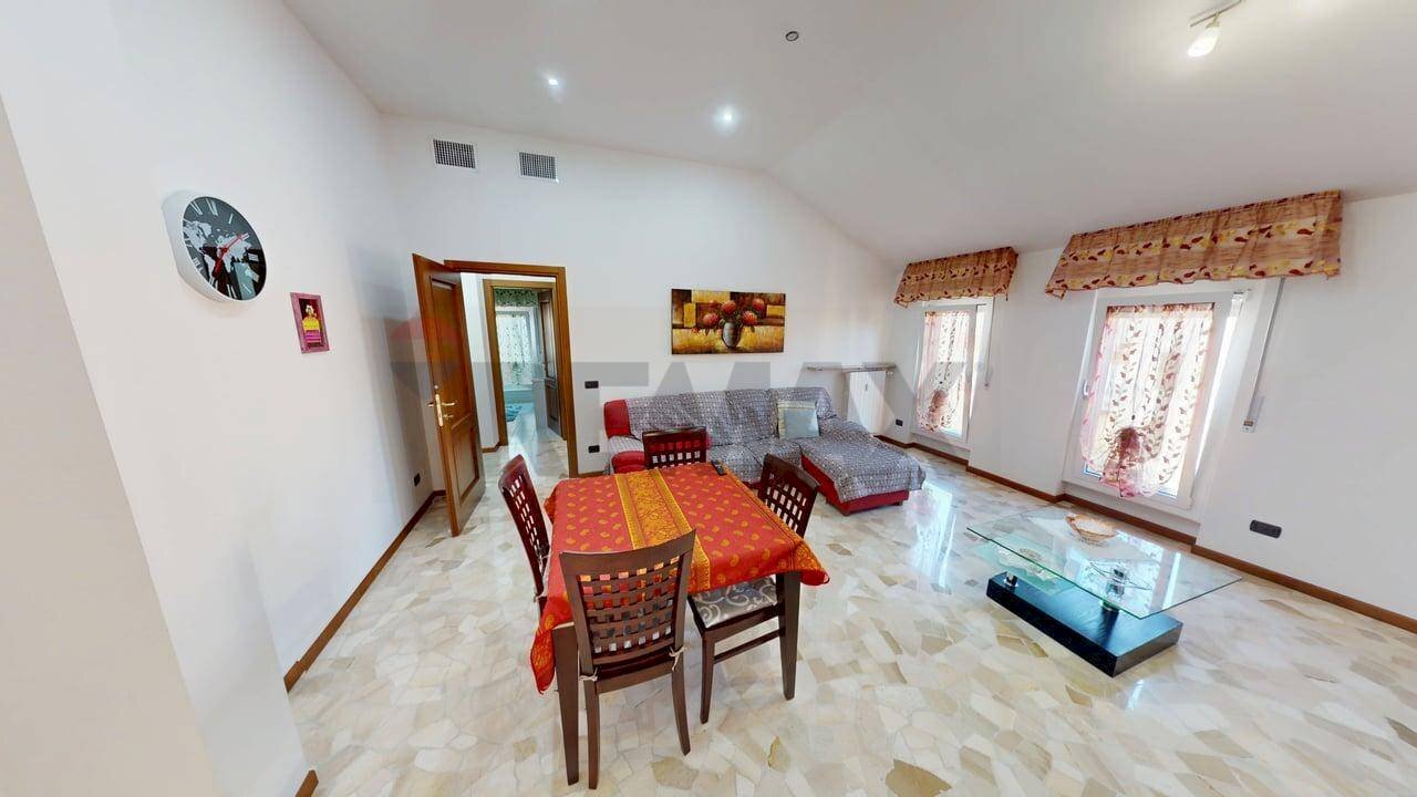 Sala da pranzo - Three-room apartment Via Ariosto
 
1, Pavia - photo 1