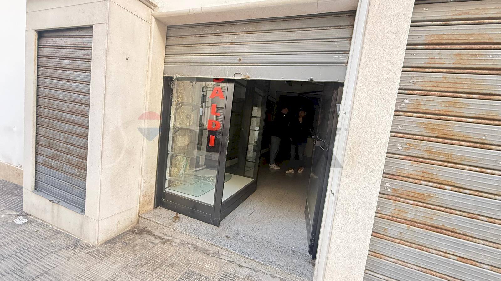 Edificio all\'aperto - Locale Commerciale Via Valeri
 
3, Vieste - foto 2