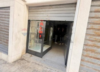 Edificio all\'aperto - Locale Commerciale Via Valeri
 
3, Vieste - foto 2