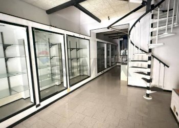 Scale - Locale Commerciale Via Valeri
 
3, Vieste - foto 9