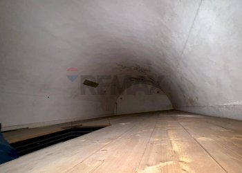 Stanza vuota - Locale Commerciale Via Valeri
 
3, Vieste - foto 11