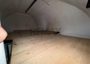 Stanza vuota - Locale Commerciale Via Valeri
 
3, Vieste - foto 13