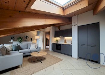 soggiorno con cucina arredata - Attico Strada Genova, Moncalieri - foto 11