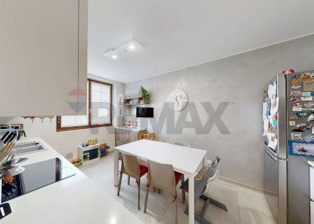 Sala da pranzo - Trilocale Via Cherubini
 
28, Seregno - foto 3