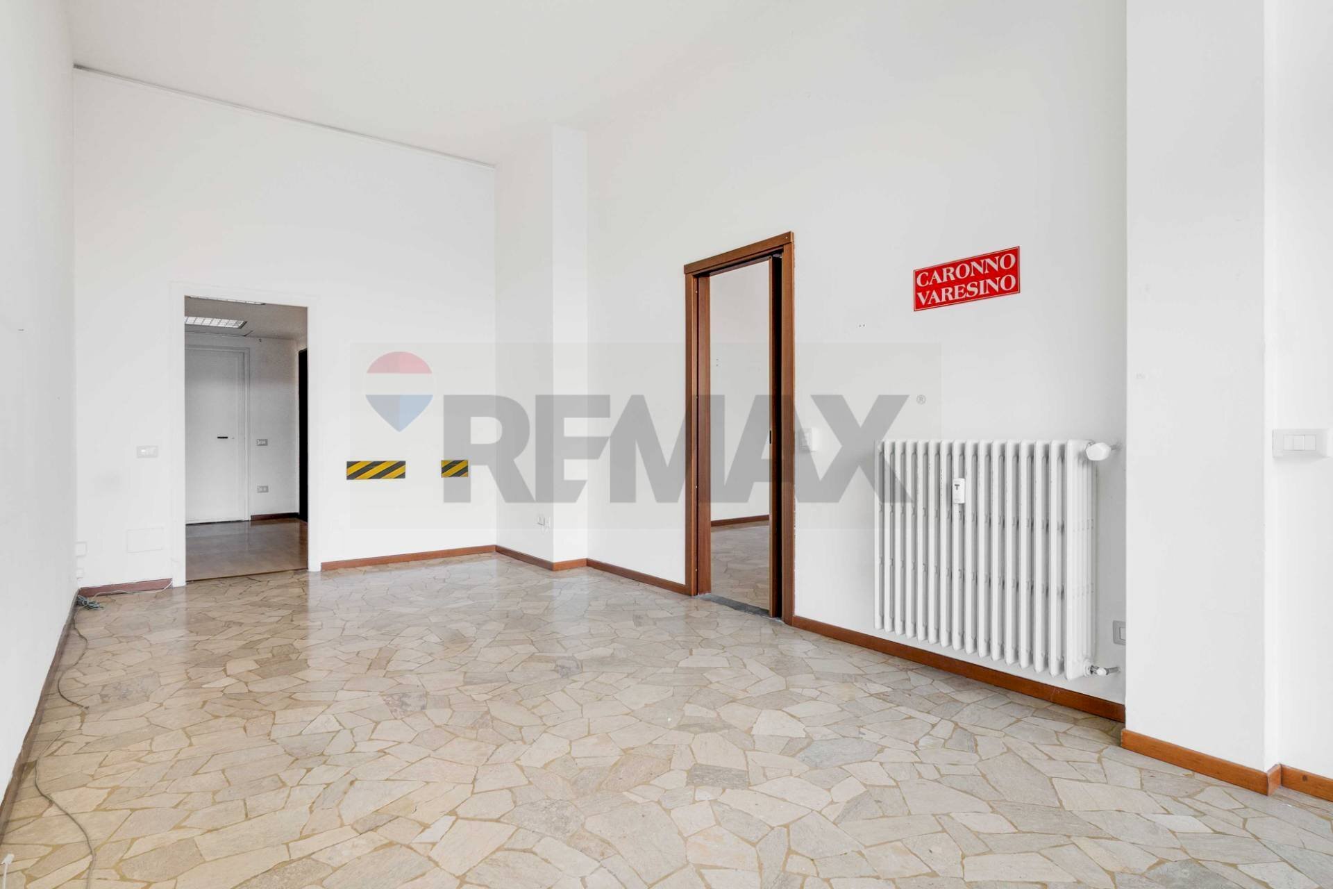 Stanza vuota - Negozio Via Volta, 1, Caronno Varesino - foto 3