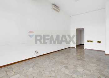 Stanza vuota - Negozio Via Volta, 1, Caronno Varesino - foto 2