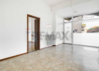Stanza vuota - Negozio Via Volta, 1, Caronno Varesino - foto 6