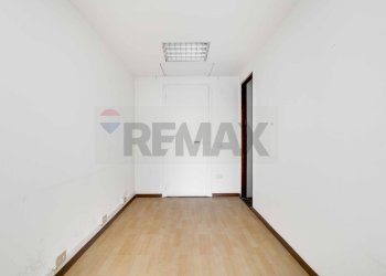 Stanza vuota - Negozio Via Volta, 1, Caronno Varesino - foto 7