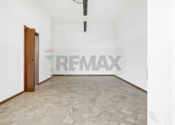 Stanza vuota - Negozio Via Volta, 1, Caronno Varesino - foto 10