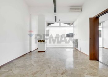 Stanza vuota - Negozio Via Volta, 1, Caronno Varesino - foto 12