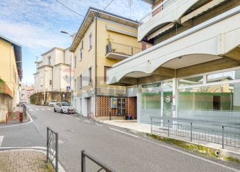 Edificio all\'aperto - Negozio Via Volta, 1, Caronno Varesino - foto 21