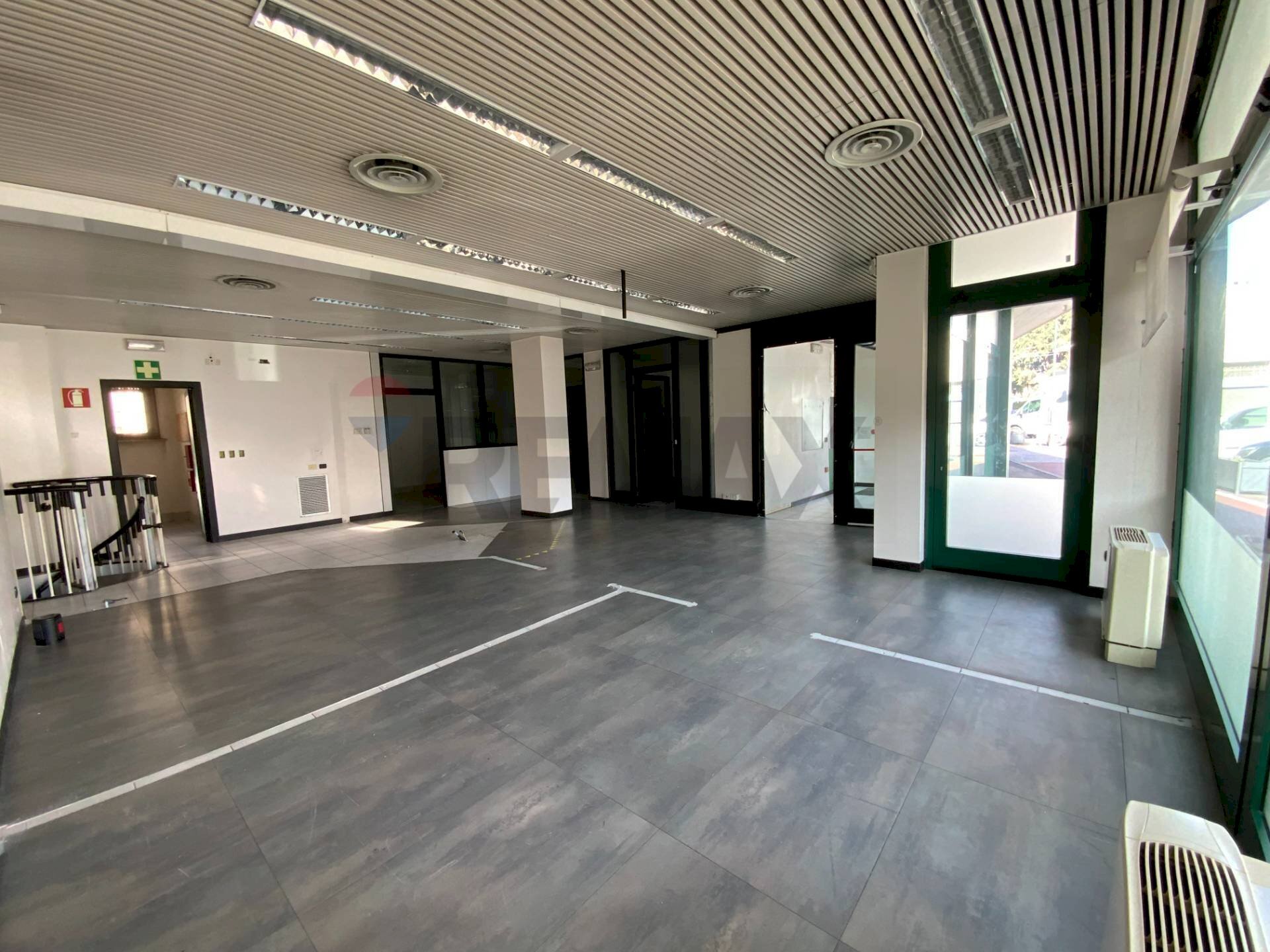 Sala 1 altro lato - Ufficio Via Roma
 
73, Cardano al Campo - foto 3