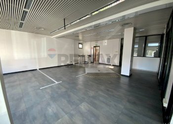 Sala 1 - Ufficio Via Roma
73, Cardano al Campo - foto 2