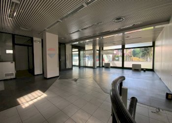Ricezione / Lobby - Ufficio Via Roma
73, Cardano al Campo - foto 6