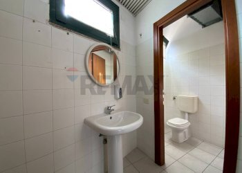 Bagno - Ufficio Via Roma
73, Cardano al Campo - foto 11