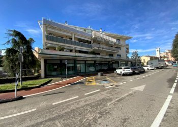 Edificio all\'aperto - Ufficio Via Roma
73, Cardano al Campo - foto 12