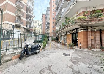 Edificio all\'aperto - Quadrilocale Via Luca Samuele Cagnazzi
 
31, Napoli - foto 1