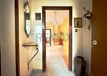 Hall / corridoio - Quadrilocale Via Luca Samuele Cagnazzi
 
31, Napoli - foto 4