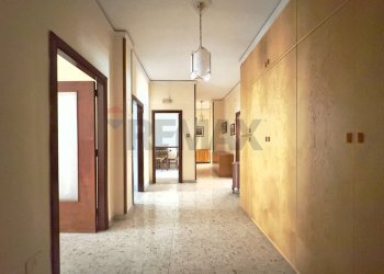 Hall / corridoio - Quadrilocale Via Luca Samuele Cagnazzi
 
31, Napoli - foto 5