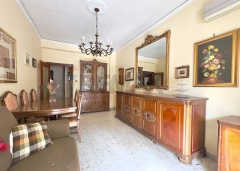 Sala da pranzo - Quadrilocale Via Luca Samuele Cagnazzi
 
31, Napoli - foto 8