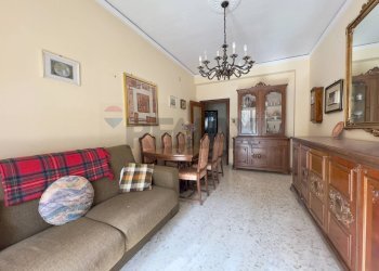 Sala da pranzo - Quadrilocale Via Luca Samuele Cagnazzi
 
31, Napoli - foto 9