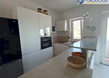 soggiorno con angolo cottura - Independent house viale colombo, Carrara - photo 9