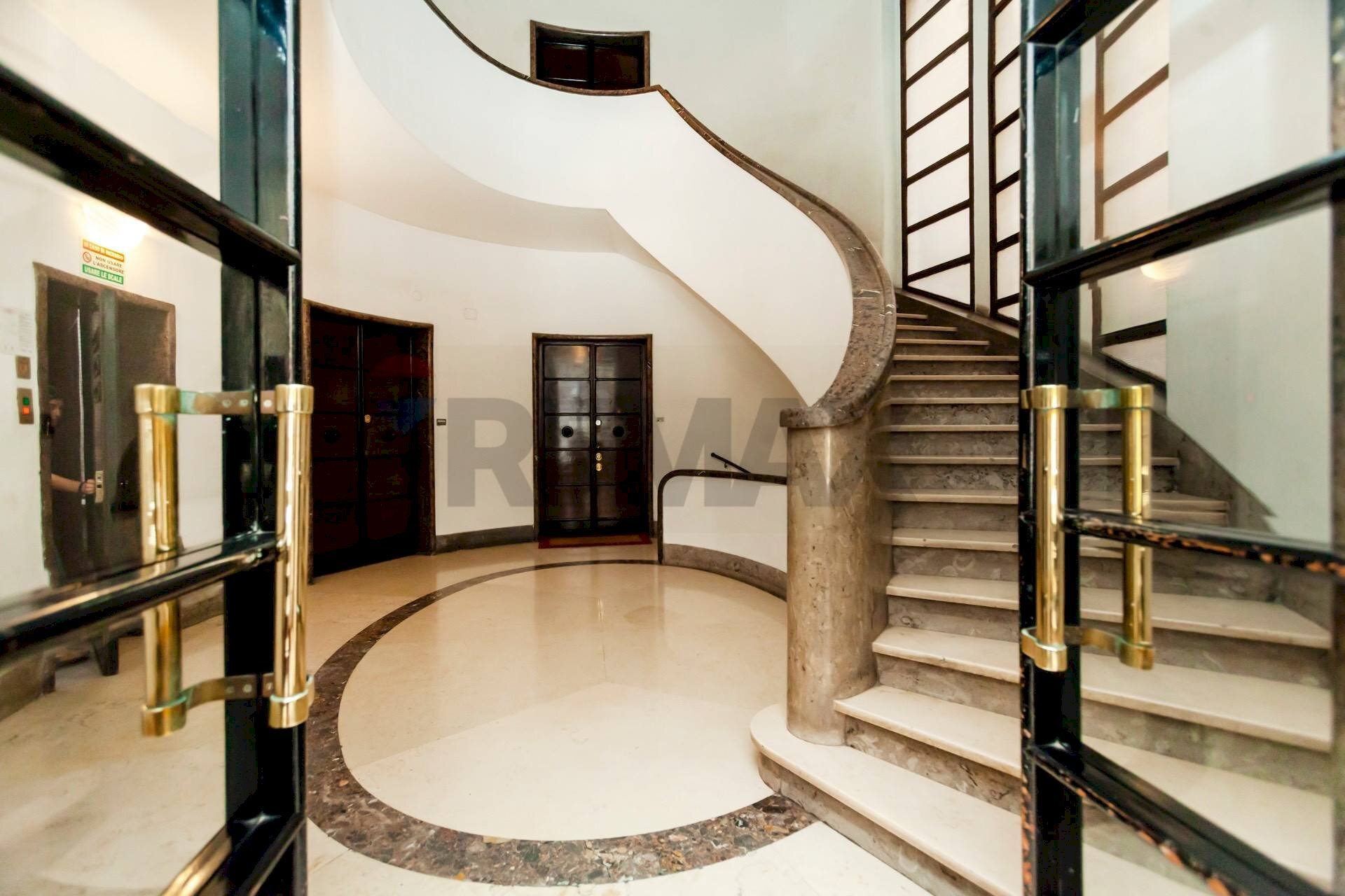 Ricezione / Lobby - Three-room apartment VIA RAVENNA
 
9, Roma - photo 3