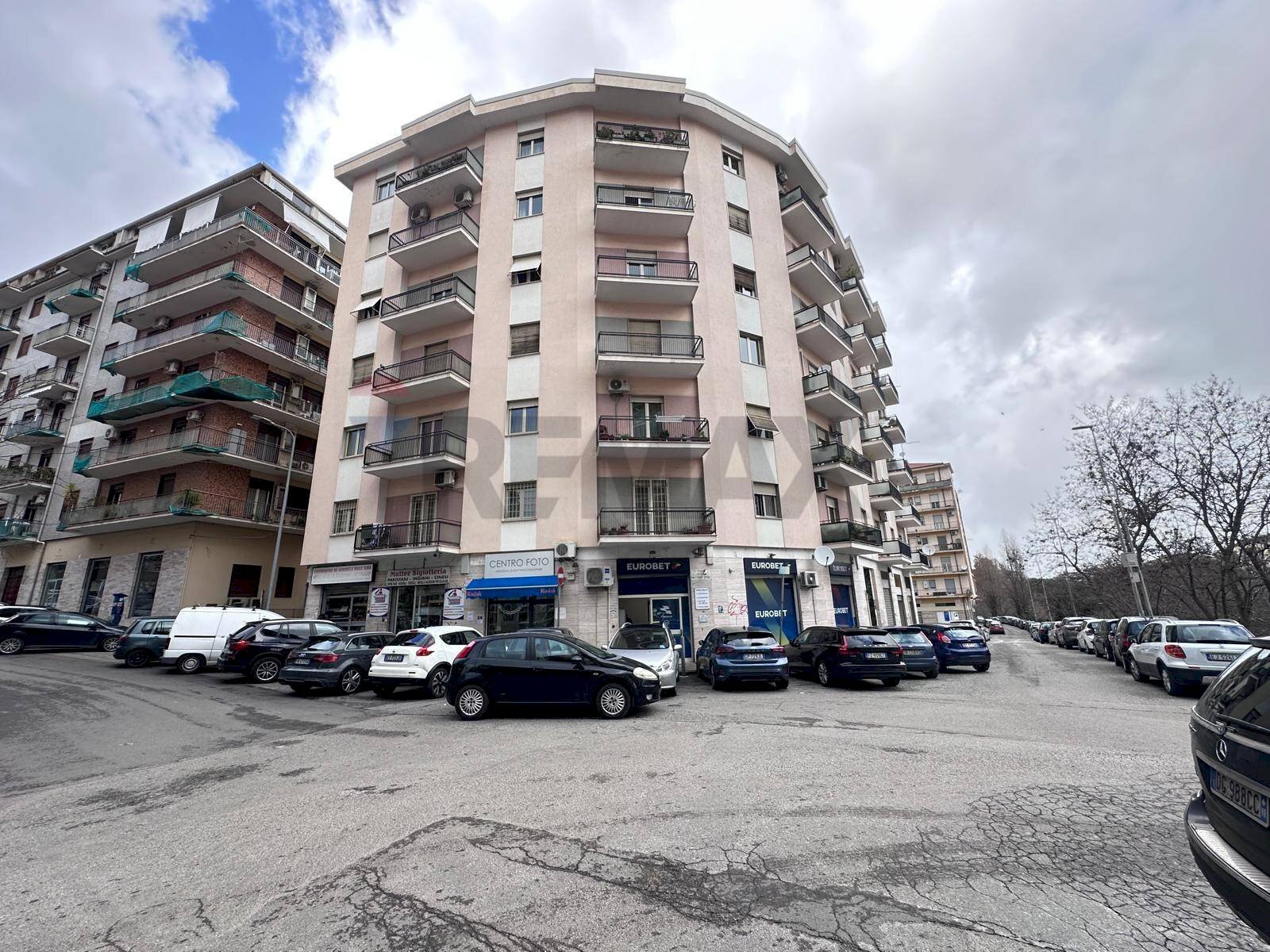 Edificio all\'aperto - Trilocale via delle medaglie d'oro
 
93, Cosenza - foto 2