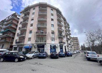 Edificio all\'aperto - Trilocale via delle medaglie d'oro
 
93, Cosenza - foto 1