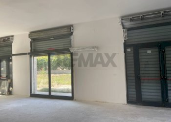 Stanza vuota - Locale Commerciale Via Donato Bramante, Matera - foto 2