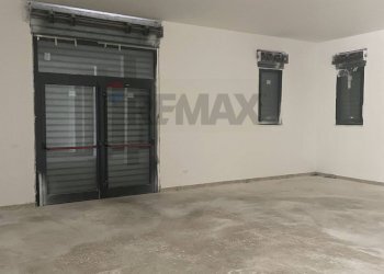 Stanza vuota - Locale Commerciale Via Donato Bramante, Matera - foto 5