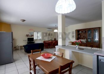 Sala da pranzo - Independent house Contrada Bonelli
 
139, Noci - photo 3