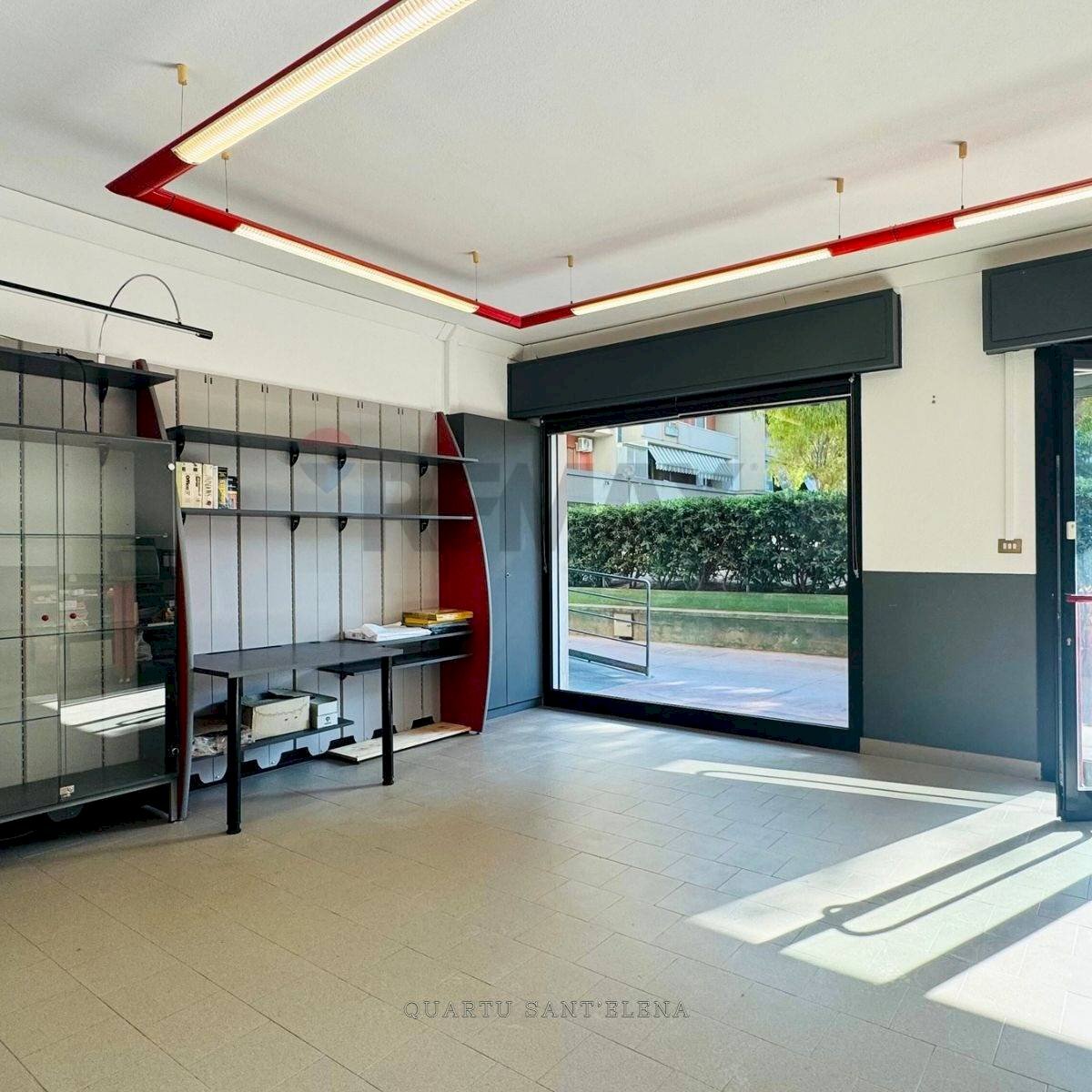 Stanza vuota - Locale Commerciale Via Sant'Antonio
 
116, Quartu Sant'Elena - foto 2