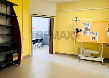 Stanza vuota - Locale Commerciale Via Sant'Antonio
 
116, Quartu Sant'Elena - foto 8