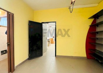 Stanza vuota - Locale Commerciale Via Sant'Antonio
 
116, Quartu Sant'Elena - foto 15