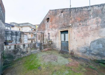 Foto 3 - Villa Via Ospedale
 
4/6, Aci Catena - foto 3